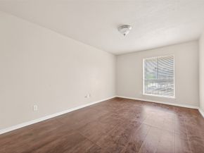 9350 Country Creek Dr 1, Houston TX 77036