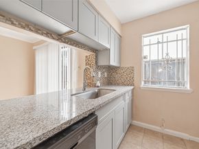 9350 Country Creek Dr 1, Houston TX 77036