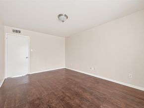 9350 Country Creek Dr 1, Houston TX 77036