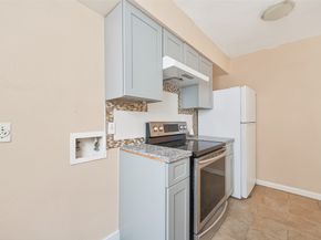 9350 Country Creek Dr 1, Houston TX 77036