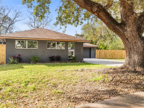 11106 Huggins Drive, Houston TX 77035