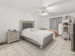 8478 Ariel St 61, Houston TX 77074