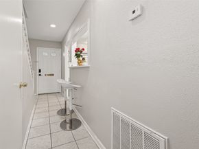 8478 Ariel St 61, Houston TX 77074