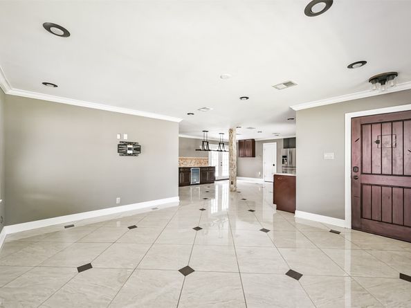 6833 Concho Street, Houston TX 77074