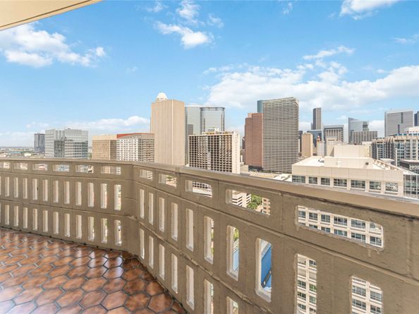 2016 Main Street 2305, Houston TX 77002