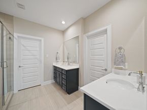 911 W 35th Street C, Houston TX 77018