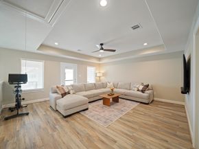 911 W 35th Street C, Houston TX 77018