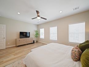 911 W 35th Street C, Houston TX 77018