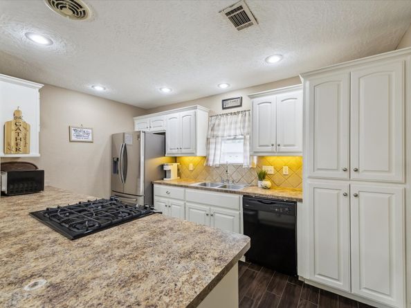 2043 Middle Creek Drive, Houston TX 77339