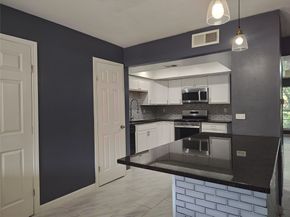 2252 Shadowdale Drive 362, Houston TX 77043