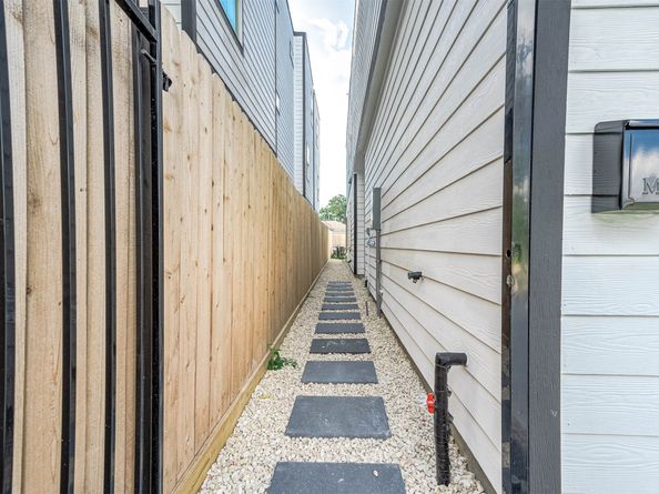 5801 Hardy Street, Houston TX 77009