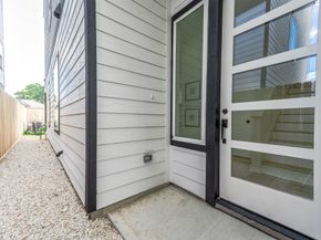 5801 Hardy Street, Houston TX 77009