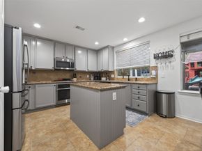 42 W Gaslight Place, The Woodlands TX 77382