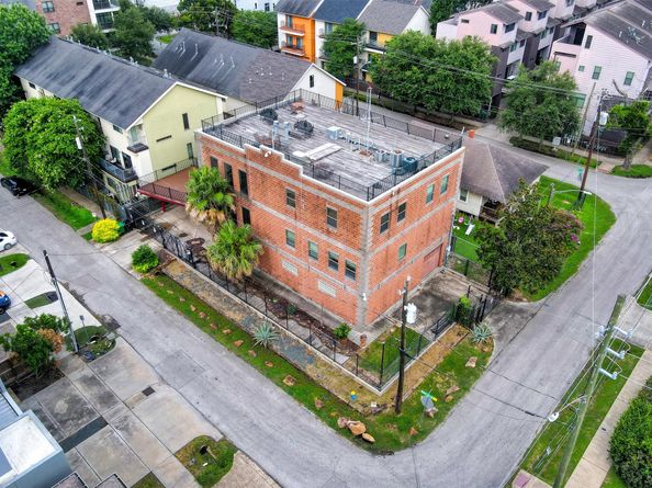 1607 E Bonner Street, Houston TX 77007