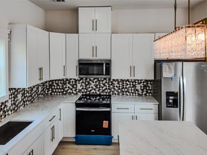 823 North Loop S, Houston TX 77022