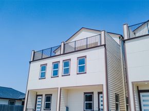 823 North Loop S, Houston TX 77022