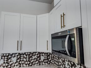 823 North Loop S, Houston TX 77022