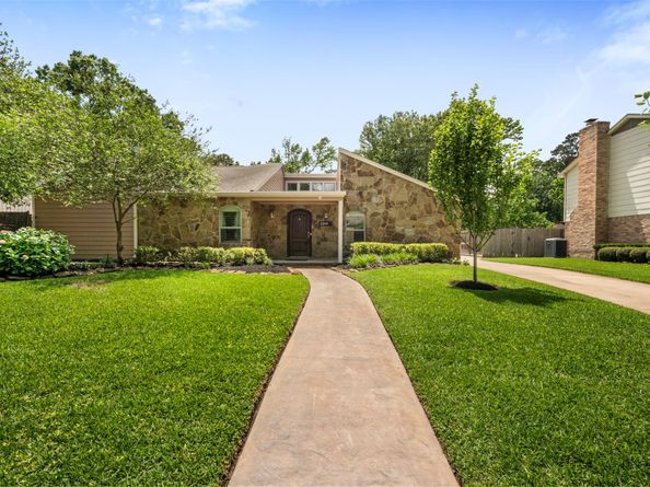 2214 Lakeville Dr Drive, Kingwood TX 77339