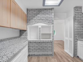 10603 Hillcroft Avenue, Houston TX 77096