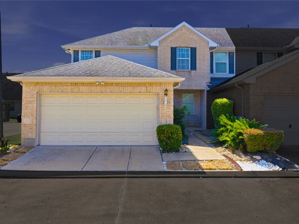 2926 Meadowglen Cove, Houston TX 77082