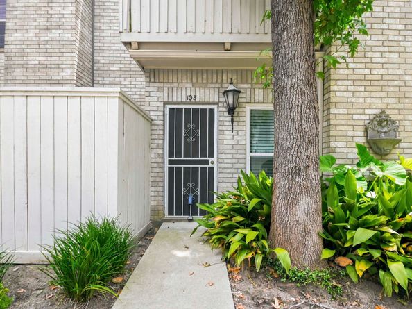 3800 Tanglewilde Street 108, Houston TX 77063