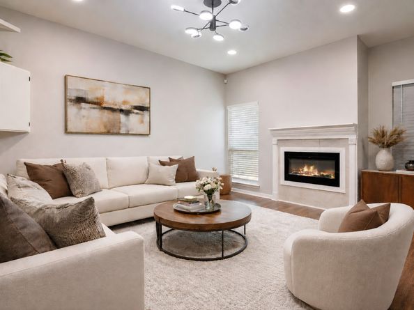 1818 Augusta Drive 13, Houston TX 77057