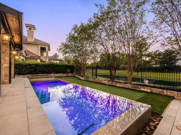 27 Johnathan Landing Court, The Woodlands TX 77389