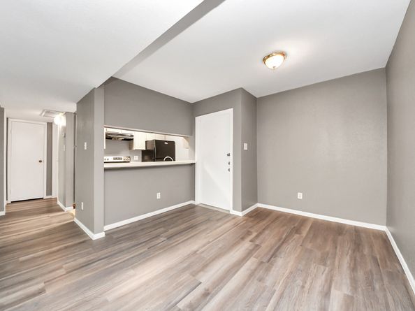 3015 Walnut Bend Ln 32, Houston TX 77042