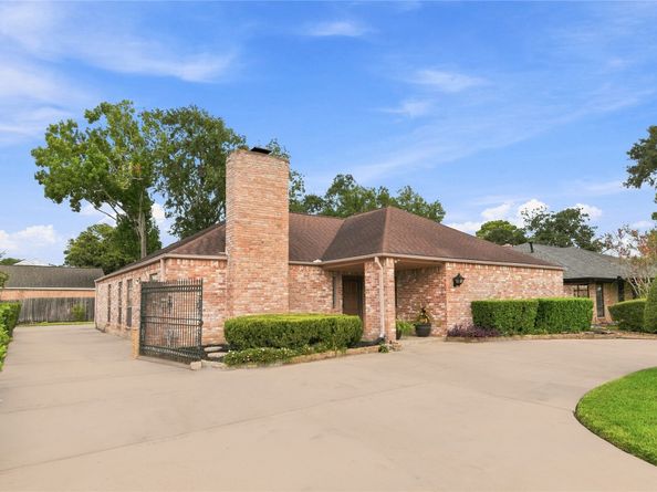 2907 Fairway Drive, Sugar Land TX 77478