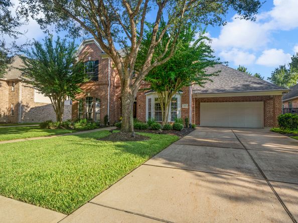 1607 Noble Pointe Drive, Spring TX 77379