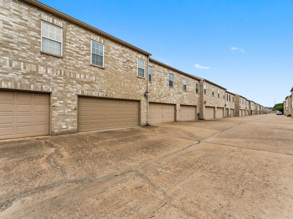 3254 Holly Hall Street 3254, Houston TX 77054