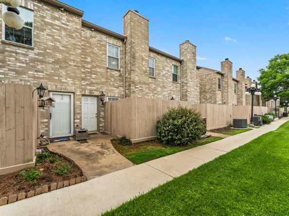 3254 Holly Hall Street 3254, Houston TX 77054