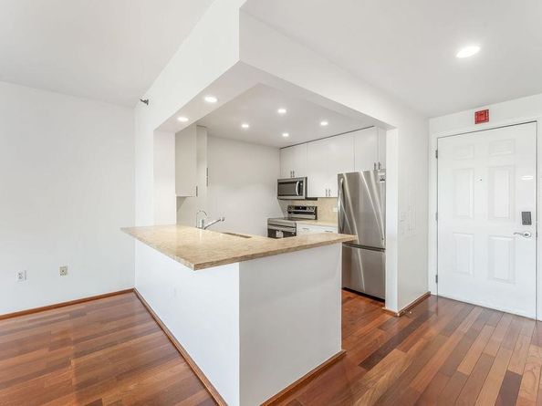2305 City Pl, Edgewater NJ 07020