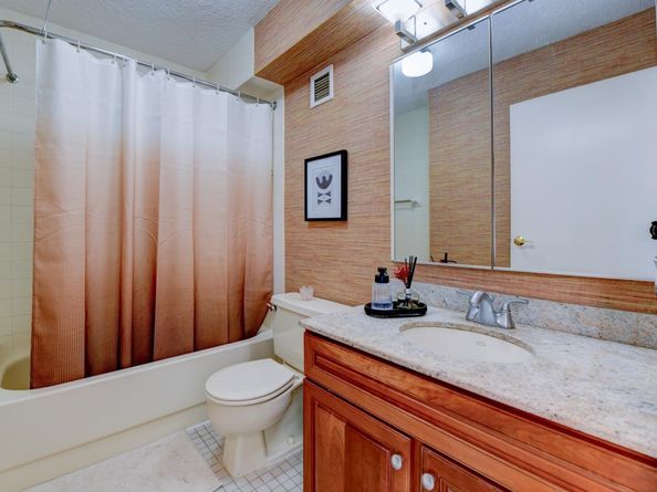 1528 Harmon Cove Tower 1528, Secaucus NJ 07094