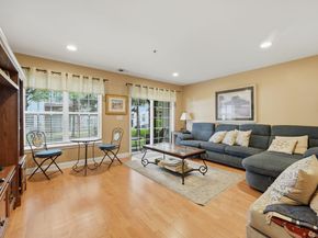 95 Osprey Ct, Secaucus NJ 07094