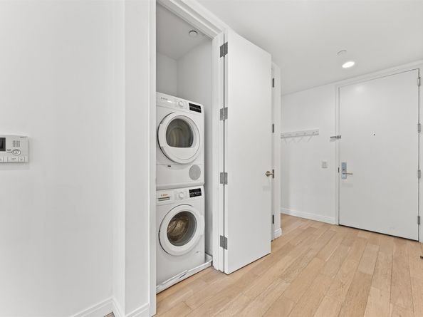 160 1st St 901, Jersey City NY 07302