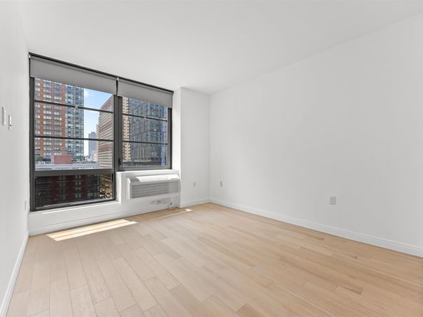 160 1st St 901, Jersey City NY 07302