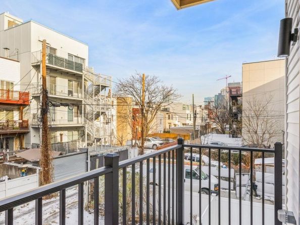 322 3rd St 3, Jersey City NJ 07302
