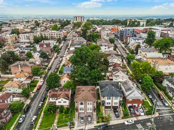 405 Commercial Ave