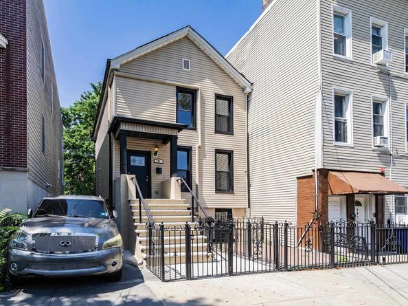 299 Halladay St, Jersey City NJ 07304-3701