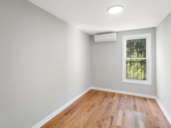 299 Halladay St, Jersey City NJ 07304-3701