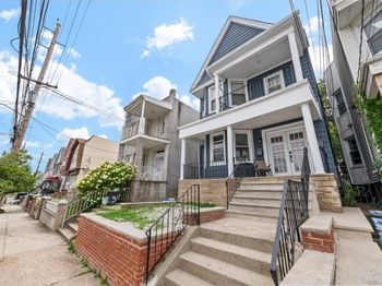 23 Bayview Ave