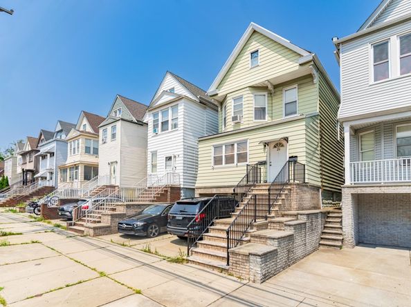 29 West 52nd St, Bayonne NJ 07002