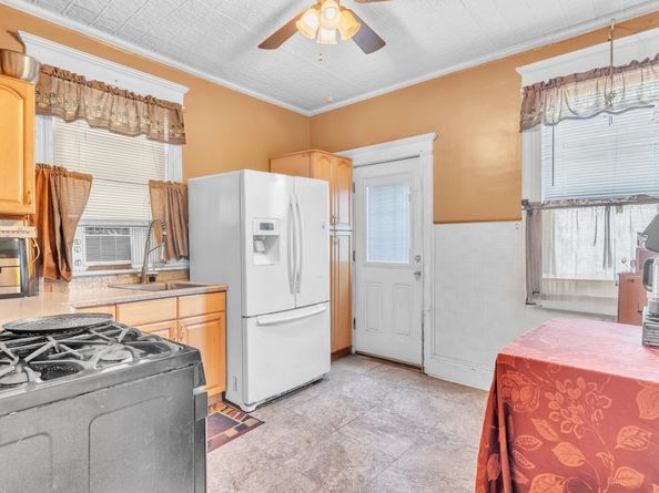 29 West 52nd St, Bayonne NJ 07002