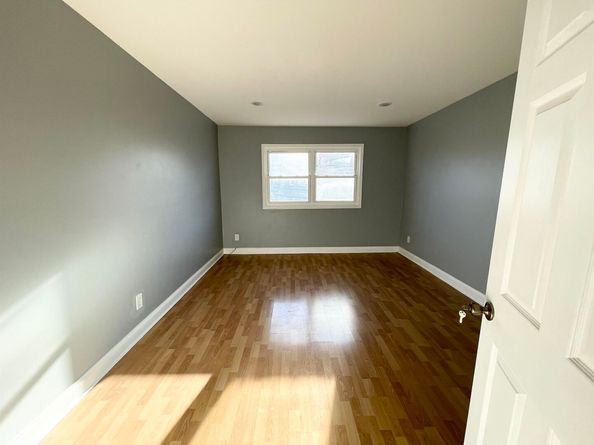 8 Van Nostrand Ave, Jersey City NJ 07305
