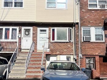 8 Van Nostrand Ave