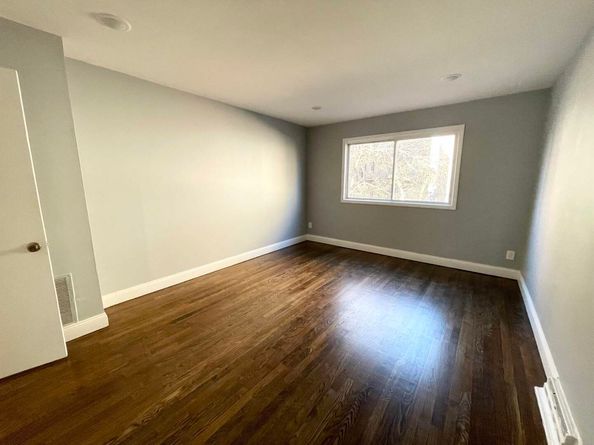 8 Van Nostrand Ave, Jersey City NJ 07305