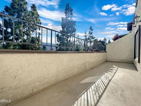 3200 Fairesta Street 16, Glendale CA 91214