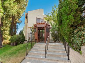 3200 Fairesta Street 16, Glendale CA 91214