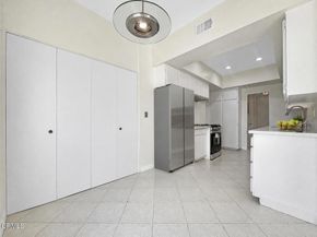3200 Fairesta Street 16, Glendale CA 91214